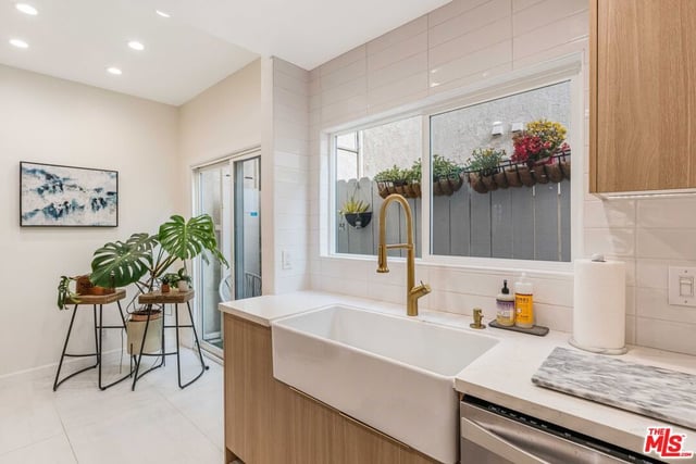 2405 34th Street 27, Santa Monica, CA 90405 — photo 8 of 22