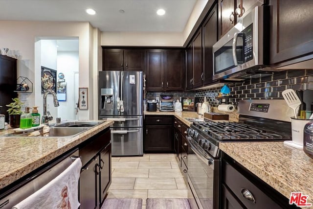 2431 Birchknoll Court 2, Simi Valley, CA 93063 — photo 12 of 45