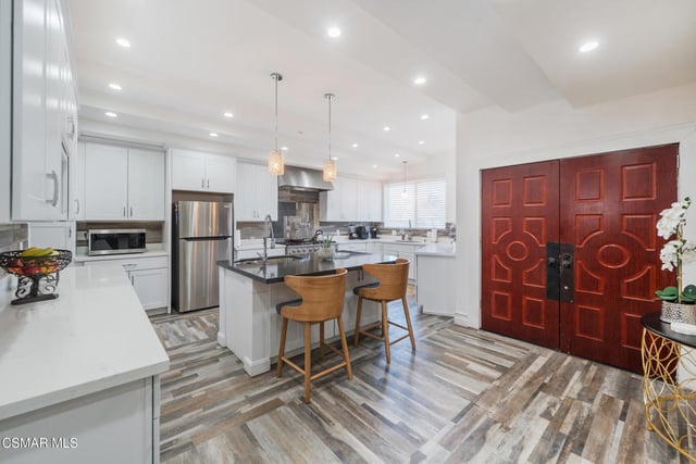 20342 Hartland Street, Canoga Park, CA 91306 — photo 9 of 41