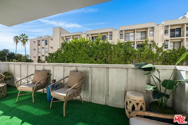 7135 Hollywood Boulevard 305, Los Angeles, CA 90046 — photo 17 of 45