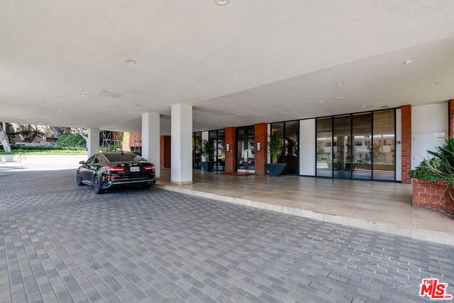 7135 Hollywood Boulevard 305, Los Angeles, CA 90046 — photo 42 of 45