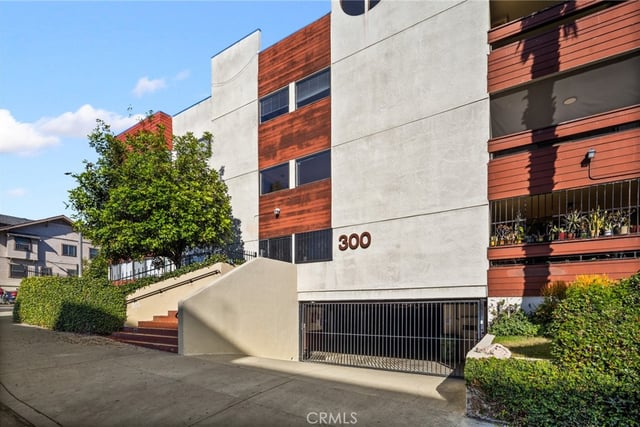 300 S Reno Street 303, Los Angeles, CA 90057 — photo 5 of 50