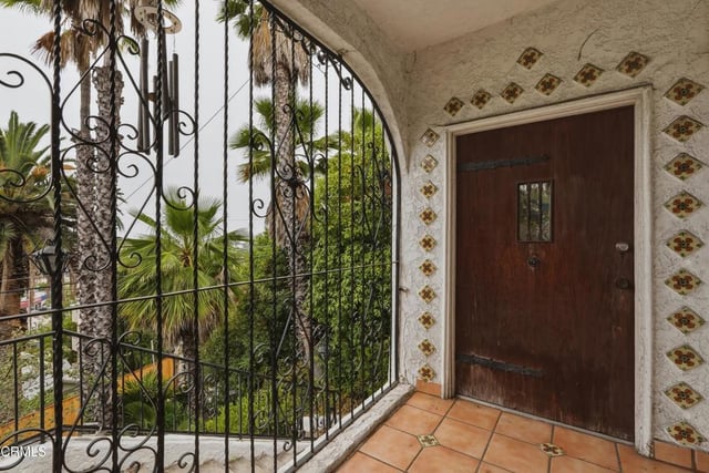 3911 De Longpre Avenue, Los Angeles, CA 90027 — photo 11 of 41