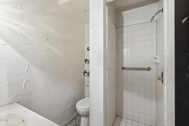 3911 De Longpre Avenue, Los Angeles, CA 90027 — photo 32 of 41