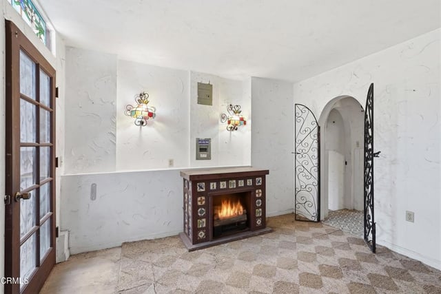 3911 De Longpre Avenue, Los Angeles, CA 90027 — photo 5 of 41
