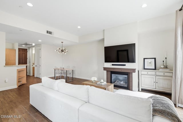 4541 Colfax Avenue 101, Studio City, CA 91602 — photo 11 of 31