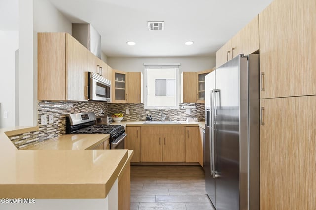 4541 Colfax Avenue 101, Studio City, CA 91602 — photo 13 of 31
