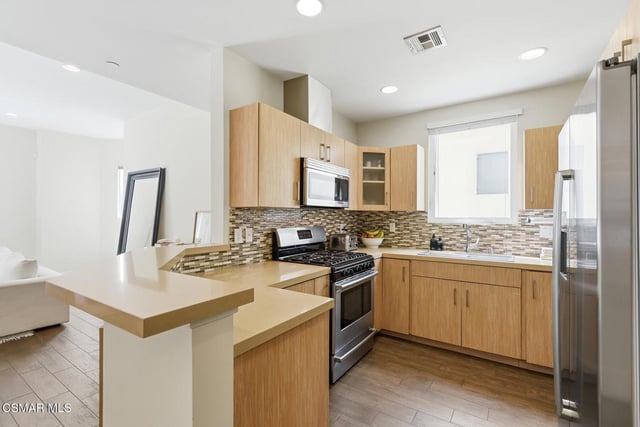 4541 Colfax Avenue 101, Studio City, CA 91602 — photo 14 of 31