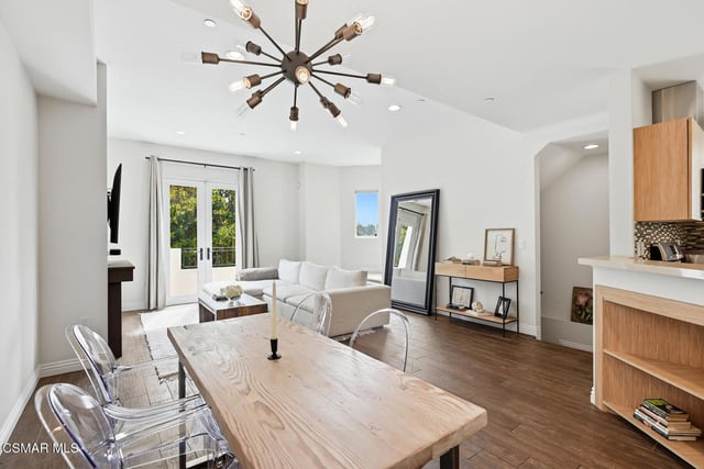 4541 Colfax Avenue 101, Studio City, CA 91602 — photo 2 of 31