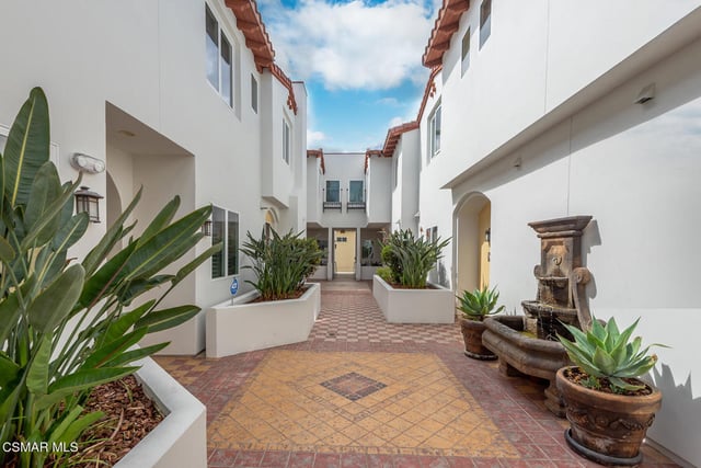 4541 Colfax Avenue 101, Studio City, CA 91602 — photo 4 of 31