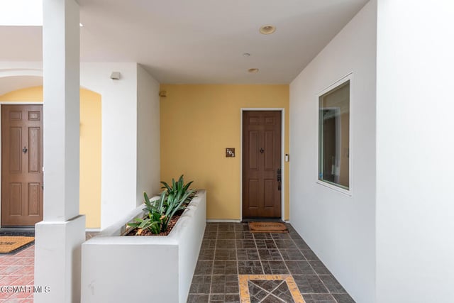 4541 Colfax Avenue 101, Studio City, CA 91602 — photo 5 of 31
