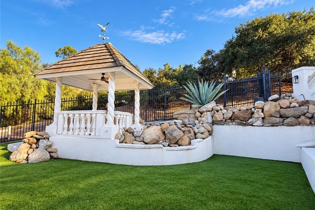 23555 Summit Dr, Calabasas, CA 91302 — photo 18 of 22