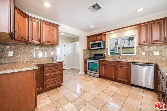 124 N Naomi Street, Burbank, CA 91505 — photo 5 of 56