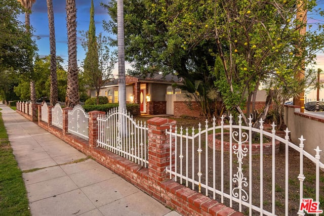 124 N Naomi Street, Burbank, CA 91505 — photo 54 of 56