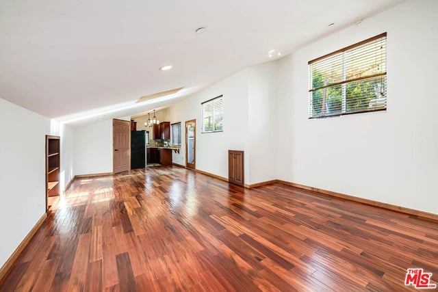 124 N Naomi Street, Burbank, CA 91505 — photo 7 of 56