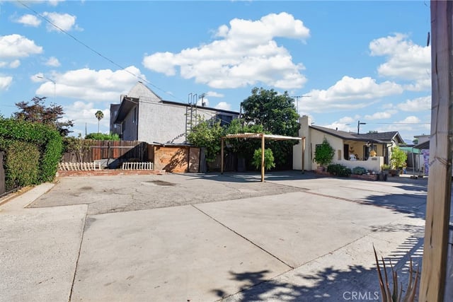 6856 Laurel Canyon Boulevard, North Hollywood, CA 91605 — photo 9 of 28