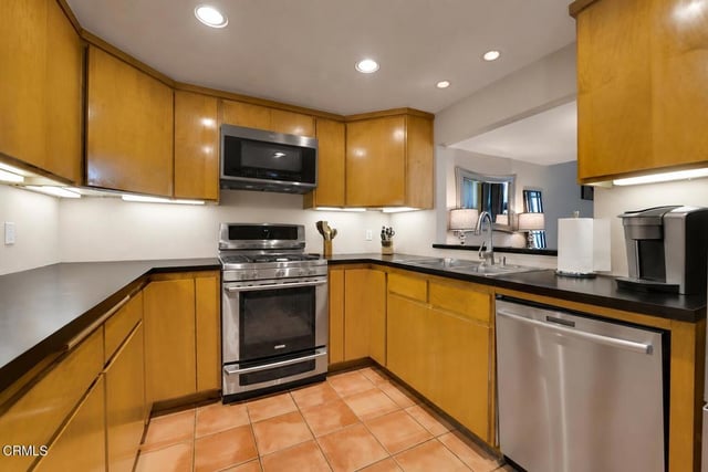 292 San Vincente Circle, Thousand Oaks, CA 91320 — photo 11 of 28