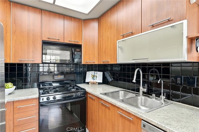 7122 La Tijera Boulevard H201, Los Angeles, CA 90045 — photo 15 of 46