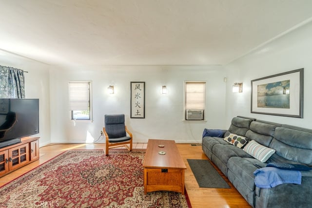 1539 W 94th Place, Los Angeles, CA 90047 — photo 6 of 43