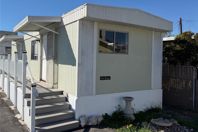 520 E Carson Street 15, Carson, CA 90745 — photo 2 of 17
