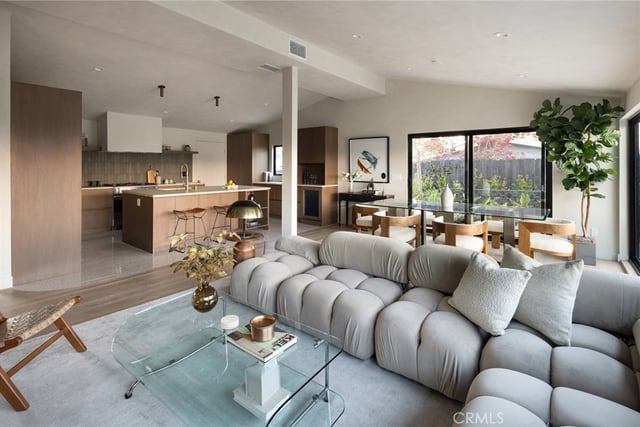5746 Mcdonie, Woodland Hills, CA 91367 — photo 14 of 39