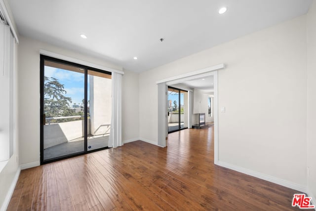 326 Westminster Avenue 404, Los Angeles, CA 90020 — photo 10 of 40
