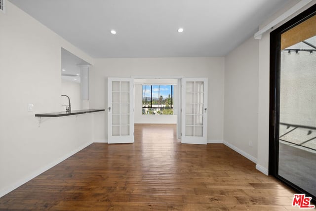 326 Westminster Avenue 404, Los Angeles, CA 90020 — photo 11 of 40