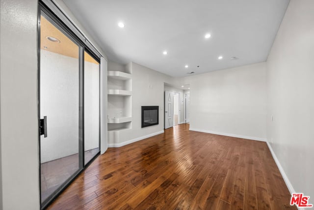 326 Westminster Avenue 404, Los Angeles, CA 90020 — photo 29 of 40