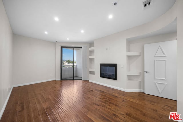 326 Westminster Avenue 404, Los Angeles, CA 90020 — photo 31 of 40