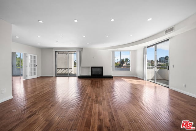 326 Westminster Avenue 404, Los Angeles, CA 90020 — photo 6 of 40