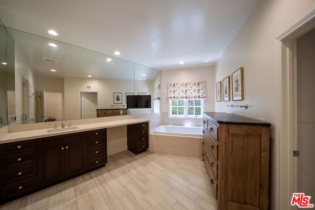 12006 Talus Place, Beverly Hills, CA 90210 — photo 15 of 32