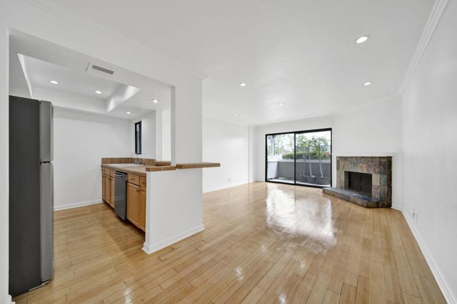 7307 Haskell Avenue 4, Van Nuys, CA 91406 — photo 4 of 22