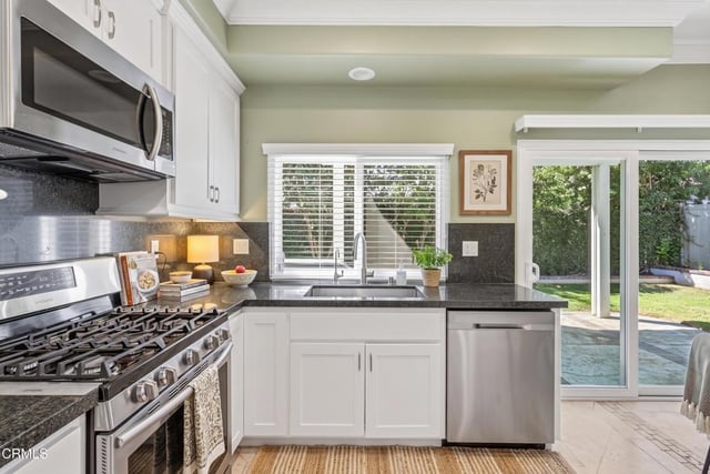 1253 Phelps Avenue, Ventura, CA 93004 — photo 9 of 36