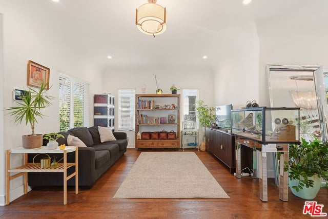 1042 S Stanley Avenue, Los Angeles, CA 90019 — photo 13 of 58