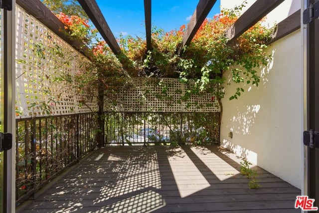 1042 S Stanley Avenue, Los Angeles, CA 90019 — photo 20 of 58