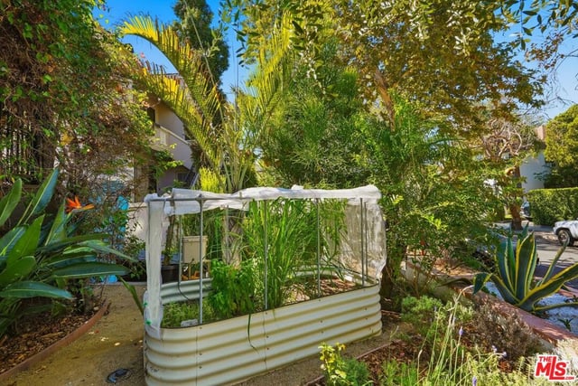 1042 S Stanley Avenue, Los Angeles, CA 90019 — photo 4 of 58