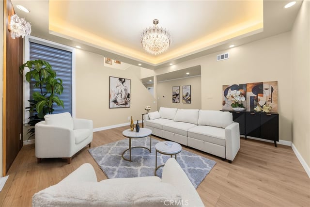 1081 Loma Avenue, Long Beach, CA 90804 — photo 4 of 35