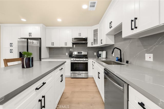 1081 Loma Avenue, Long Beach, CA 90804 — photo 8 of 35