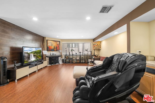 554 E San Jose Avenue 203, Burbank, CA 91501 — photo 5 of 30