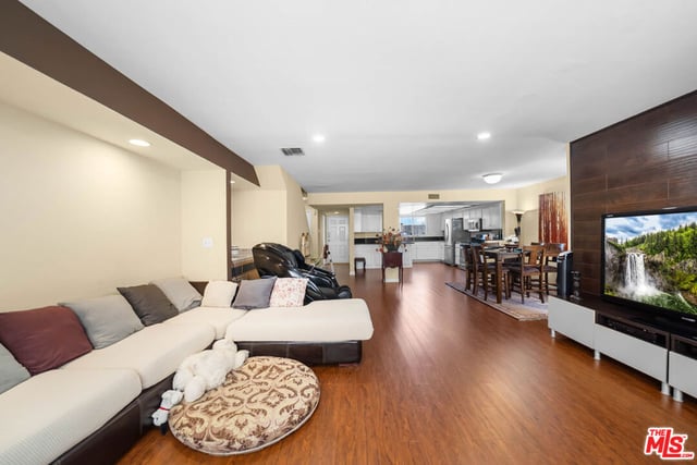554 E San Jose Avenue 203, Burbank, CA 91501 — photo 7 of 30