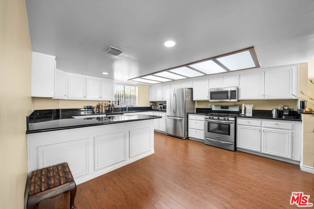 554 E San Jose Avenue 203, Burbank, CA 91501 — photo 9 of 30