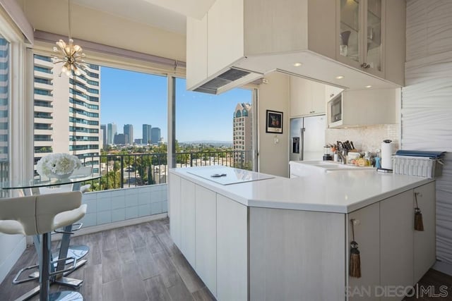 10501 Wilshire Blvd 1005, Los Angeles, CA 90024 — photo 12 of 37