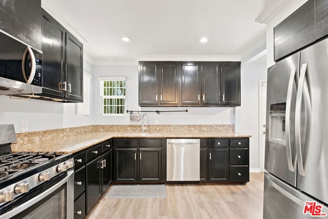 7048 Zelzah Avenue, Los Angeles, CA 91335 — photo 11 of 36