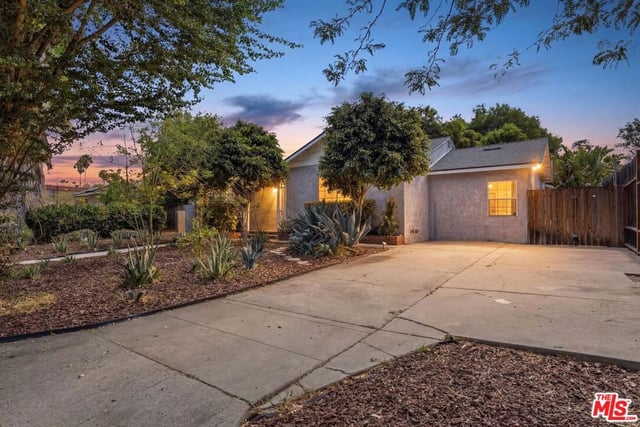 7048 Zelzah Avenue, Los Angeles, CA 91335 — photo 3 of 36