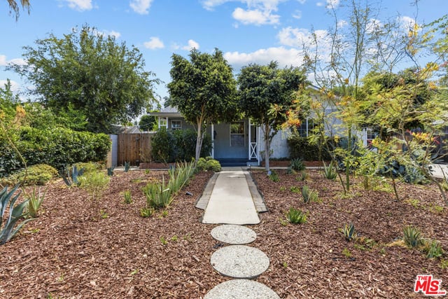 7048 Zelzah Avenue, Los Angeles, CA 91335 — photo 5 of 36