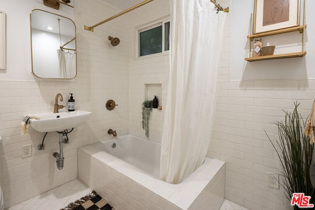 1938 Walgrove Avenue, Los Angeles, CA 90066 — photo 9 of 13