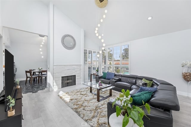 17711 Margate Street 316, Encino, CA 91316 — photo 2 of 33