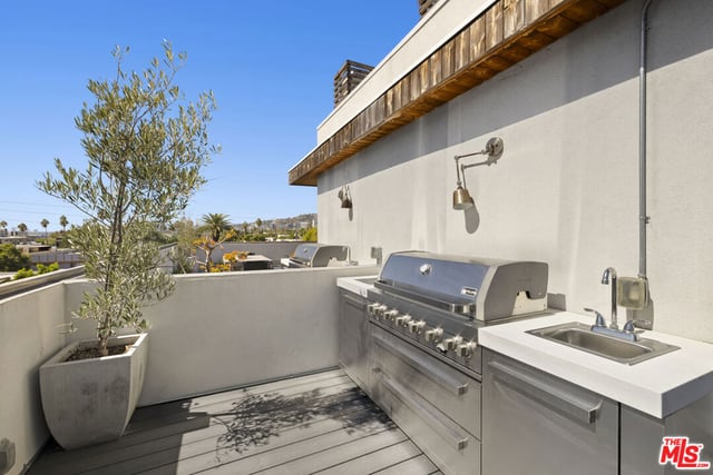 1041 N Spaulding Avenue 208, Los Angeles, CA 90046 — photo 22 of 36