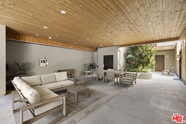 1041 N Spaulding Avenue 208, Los Angeles, CA 90046 — photo 26 of 36