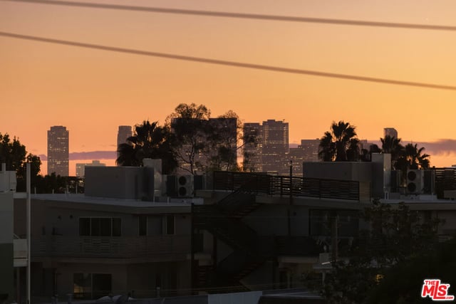 1041 N Spaulding Avenue 208, Los Angeles, CA 90046 — photo 34 of 36